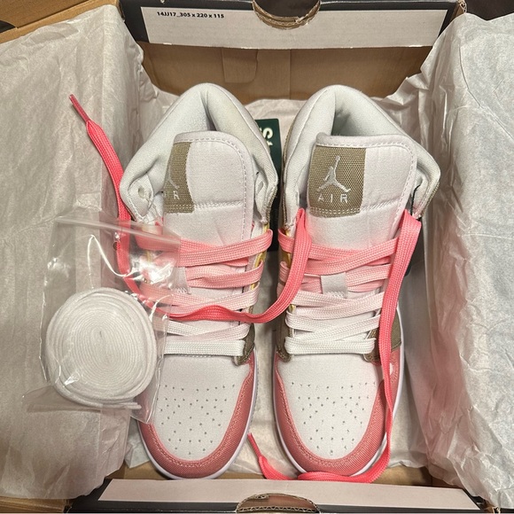 Air Jordan 1 Mid Se - Picture 3 of 4